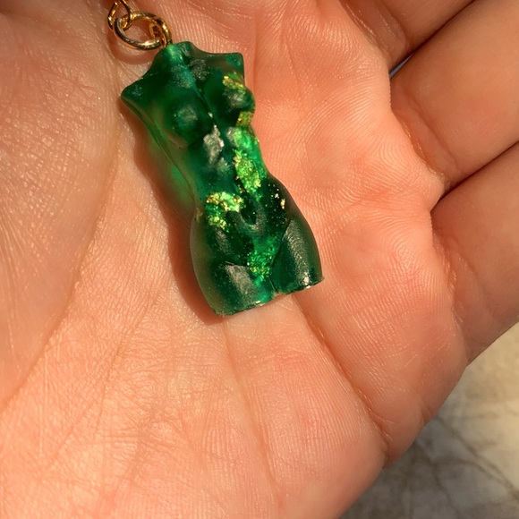 Absoloutly stunning custom to order goddess earing - Picture 5 of 11